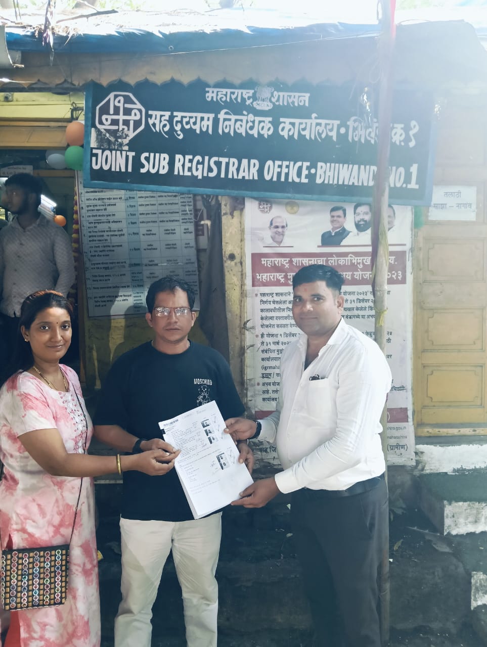 Happy family at Joint Sub-Registrar Bhiwandi